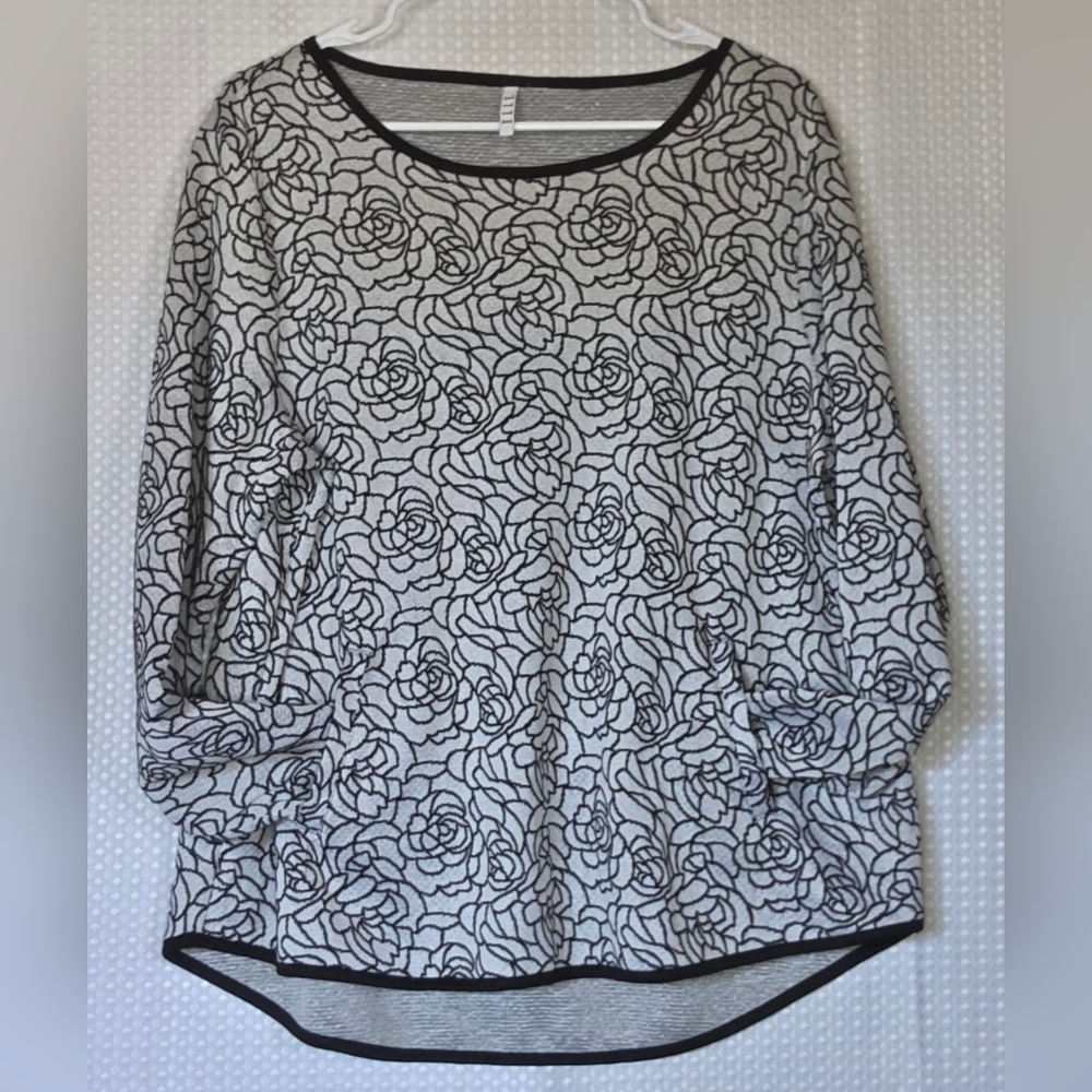Black White Floral Top XL Pockets Long Sleeve Casual Chic - Picture 2 of 11